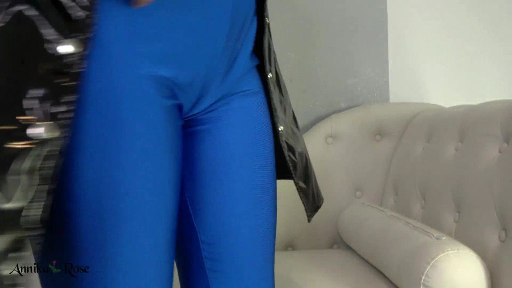 sexy foto nr. 9 von Dominanter Dominakuss in deinem Sekt!