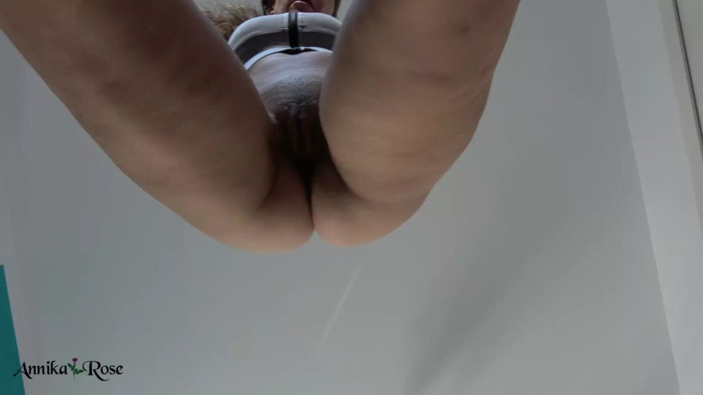 sexy foto nr. 3 von Facesitting - du liegst unter mir