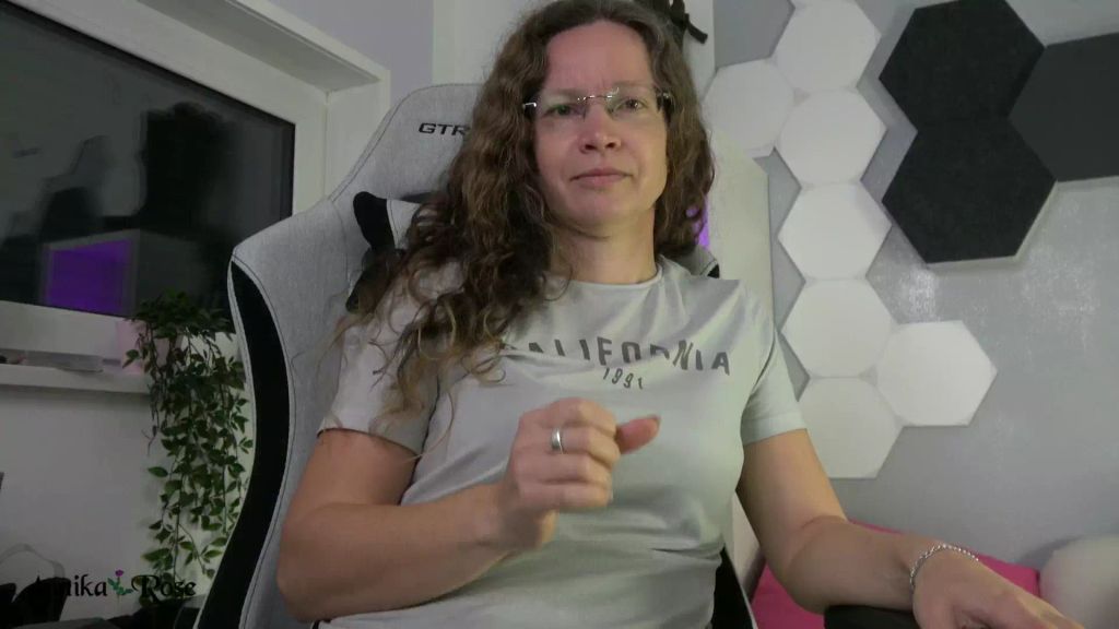 sexy foto nr. 2 von Ich werde dich wegschließen, denn du gehörst in einen KG!