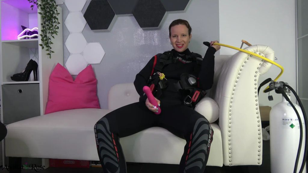 sexy foto nr. 7 von Fetisch Clip mit Neopren, Weste, Taucherflasche und Toy