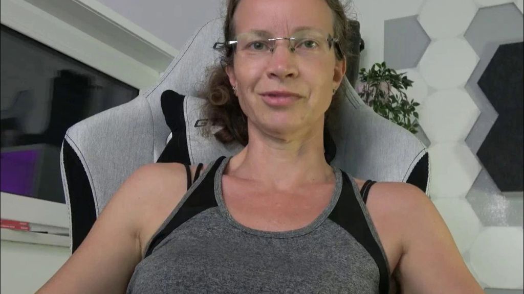 Vorschaubild zum Video „Wichsanleitung, dein DT für deine Eichel, JOI“ von Annika Rose