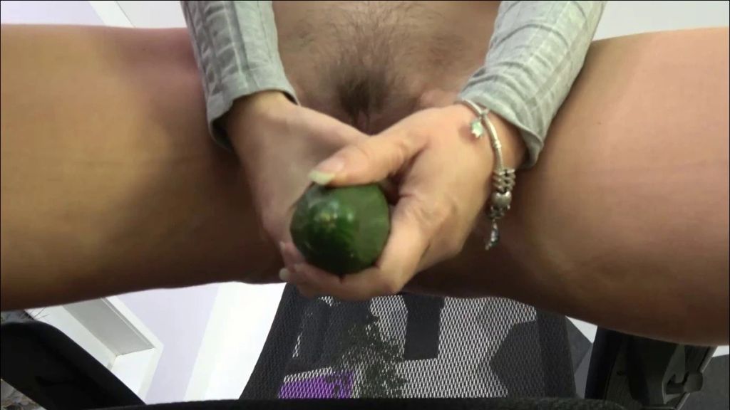 Vorschaubild 10 zum Video „Die Gurke wurde vollgeschleimt“