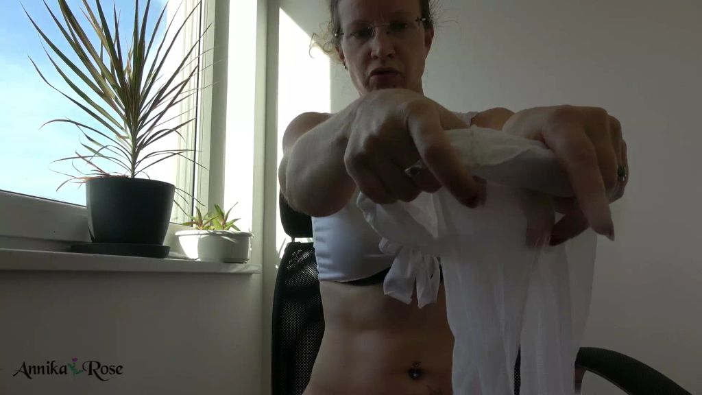 sexy foto nr. 1 von Feinstrumpfhose anziehen (FSH)