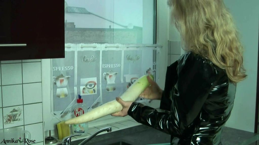 sexy foto nr. 2 von Ein Rettich zum Essen oder für den Arsch?