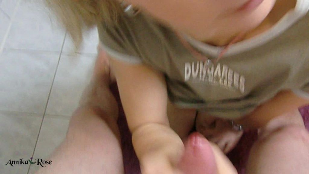 sexy foto nr. 9 von Quicky Cumshot im Bad