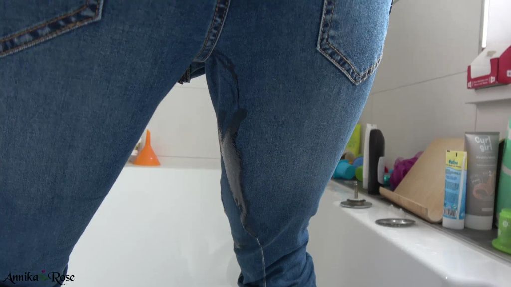 sexy foto nr. 6 von In die Jeans gepinkelt