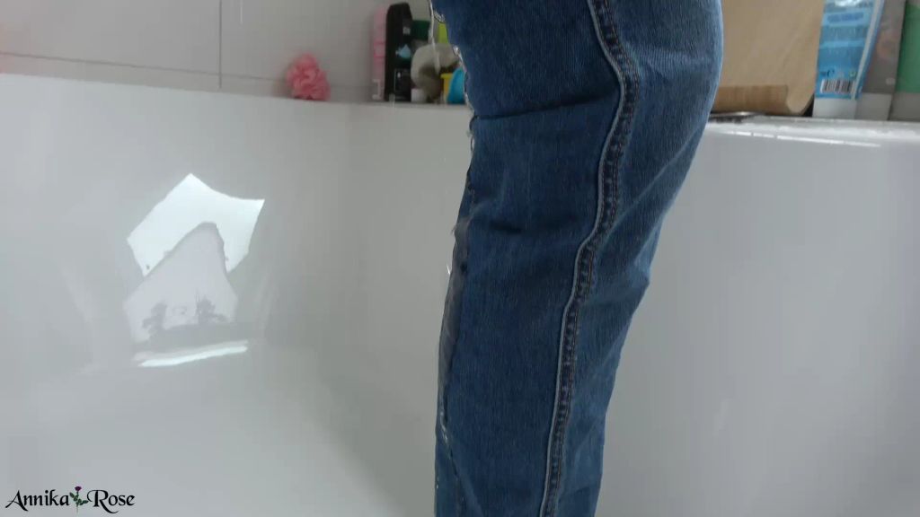 sexy foto nr. 8 von In die Jeans gepinkelt