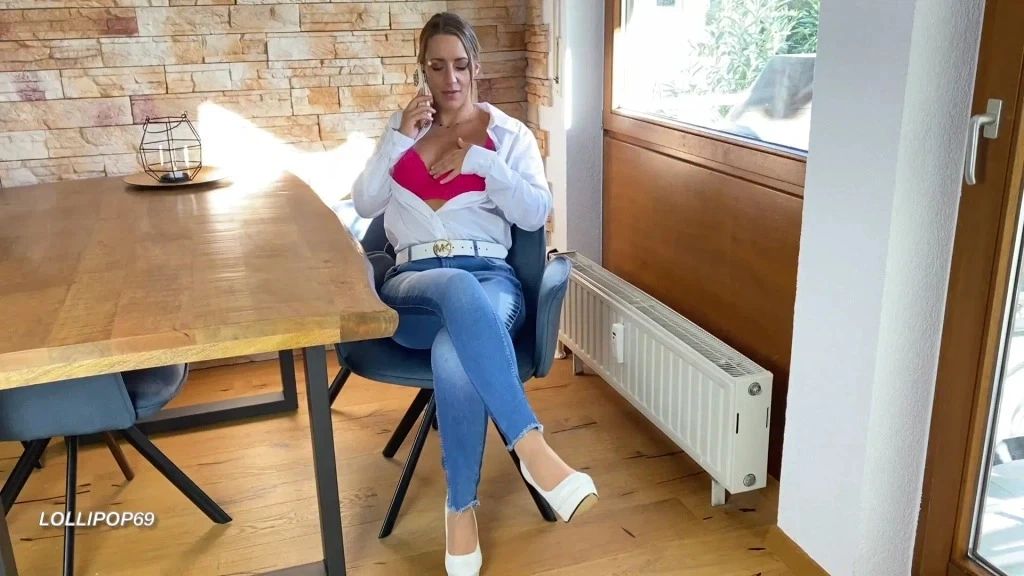 sexy foto nr. 10 von Chefin holt ihren Angestellten zum Sex..!