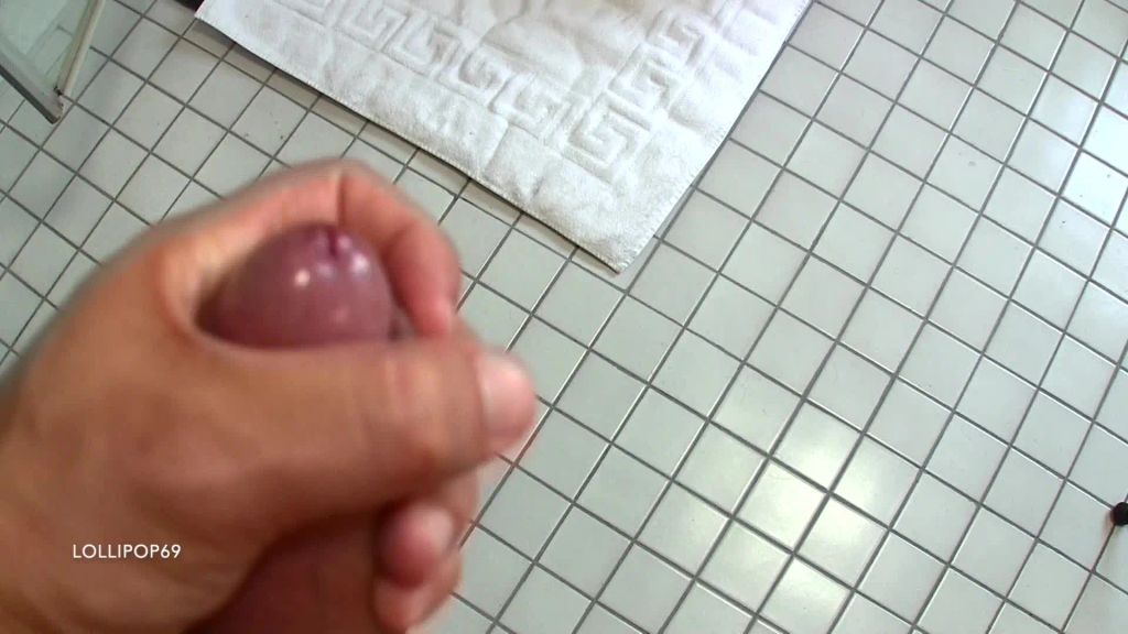 sexy foto nr. 1 von Nasse Jeans Schlampe in der Dusche gefickt!