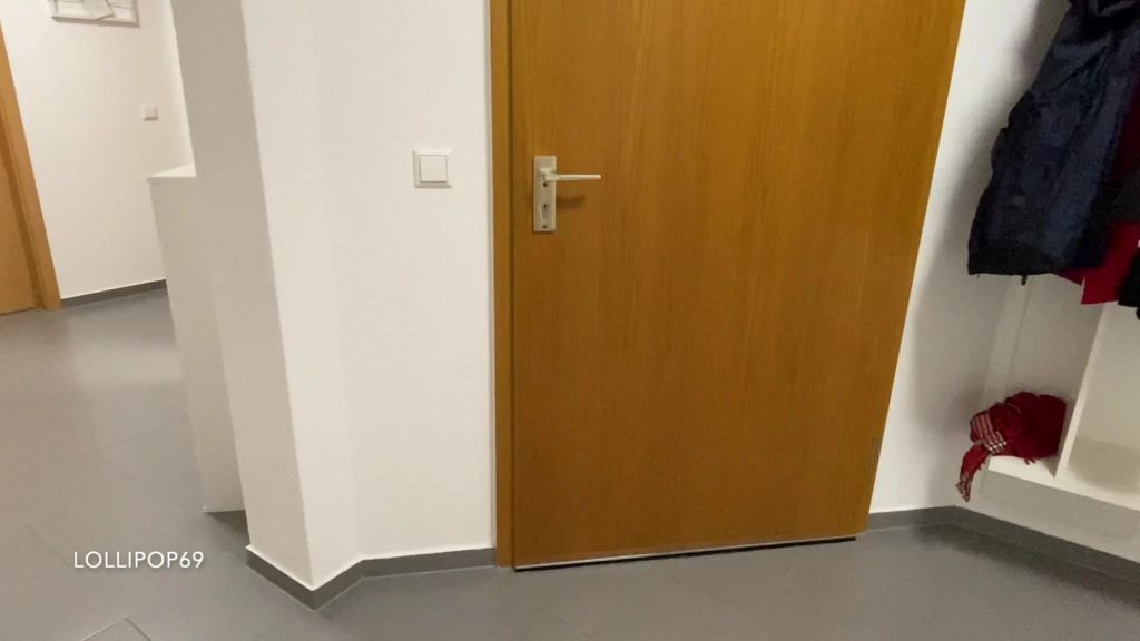 sexy foto nr. 6 von Panne mit dem E-Scooter vom Passanten ausgenutzt...!