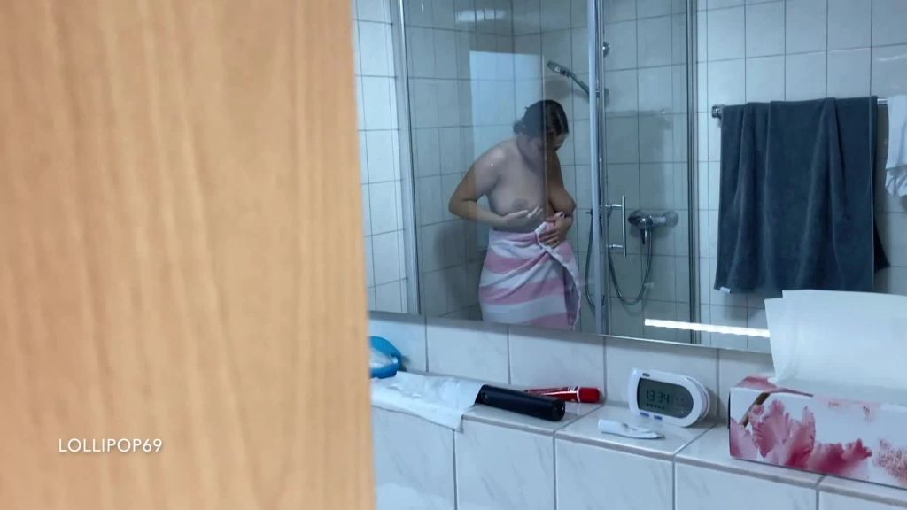 sexy foto nr. 1 von Spanner Alarm - Du fickst mich im Bad