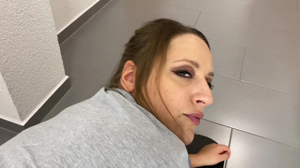 sexy foto nr. 8 von Paketbote mit Analspielen belohnt...!