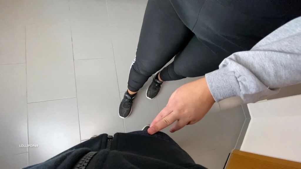 Paketbote mit Analspielen belohnt...!