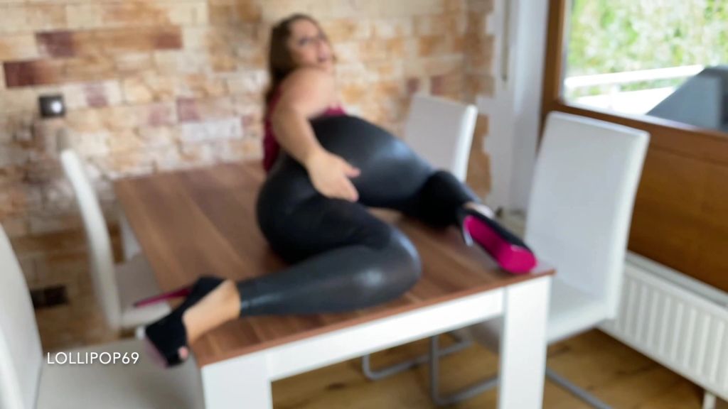 sexy foto nr. 2 von Zwei Schwänze für meine Fotze! Spermamassaker!