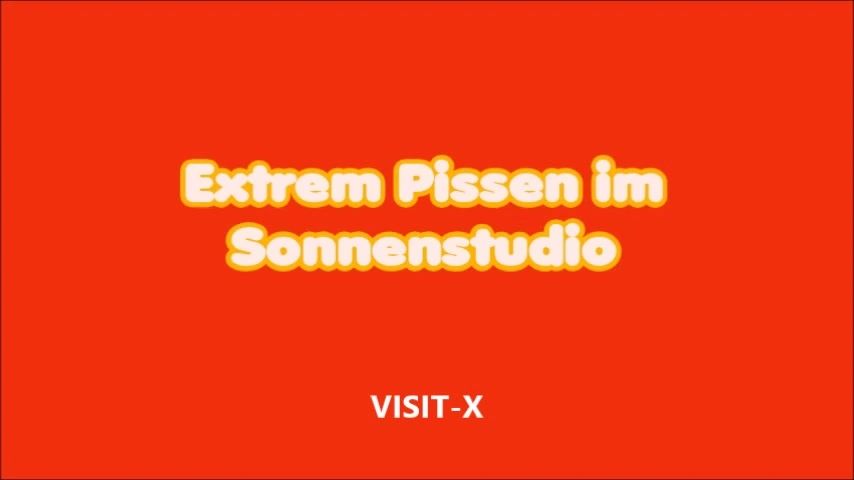 sexy foto nr. 2 von Piss im Sonnenstudio.. Public!