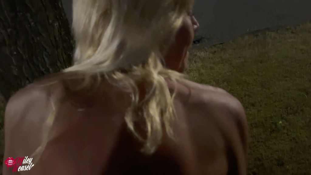 sexy foto nr. 9 von WTF!! Mitten an der Strasse gefickt und vollgesaut !!