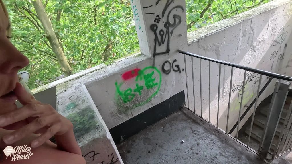 sexy foto nr. 5 von Im Parkhaus nackt überrascht und von fremden gefickt !!