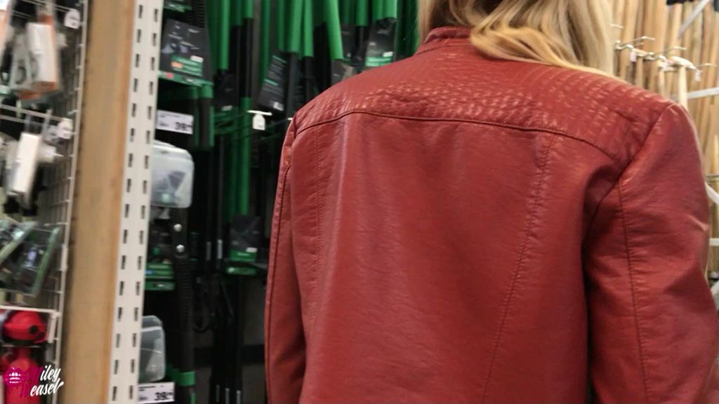 sexy foto nr. 3 von Crazy, Baumarktmitarbeiter besamt mich im Laden !!