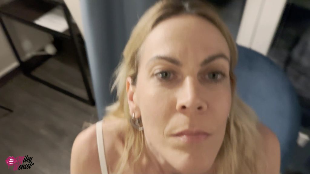 sexy foto nr. 2 von Versaute Blondine treibt es wild im Hotel !!
