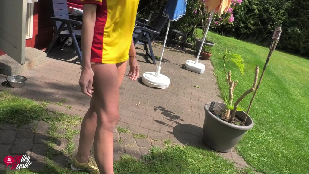 sexy foto nr. 1 von Freche Postbotin während der Arbeit gefickt !!