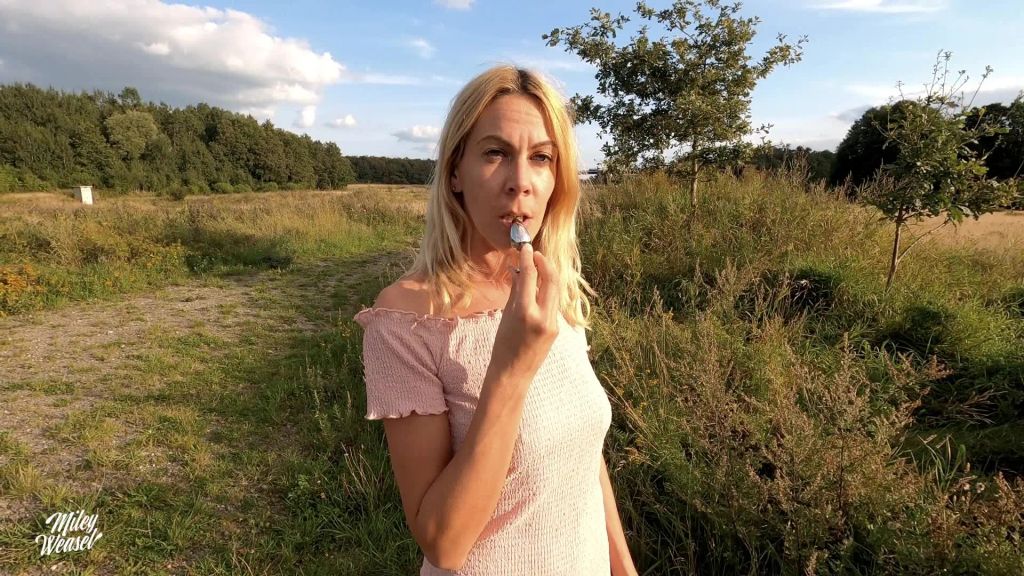 sexy foto nr. 2 von Nackt & Geil mit Plug im Arsch !!