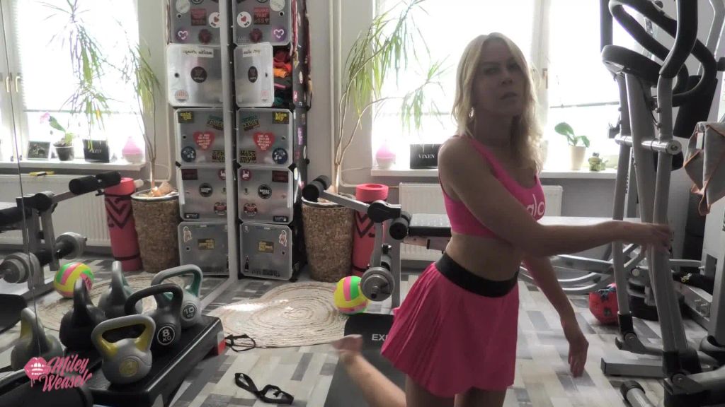 sexy foto nr. 3 von Fickst du mich in meinen Schläppchen beim Sport ?