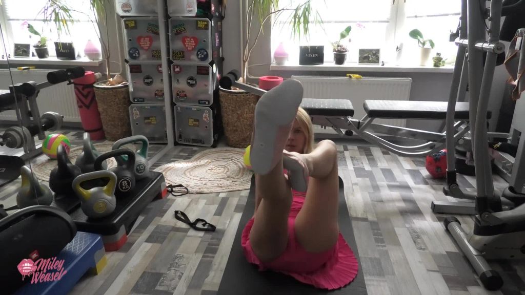 sexy foto nr. 4 von Fickst du mich in meinen Schläppchen beim Sport ?
