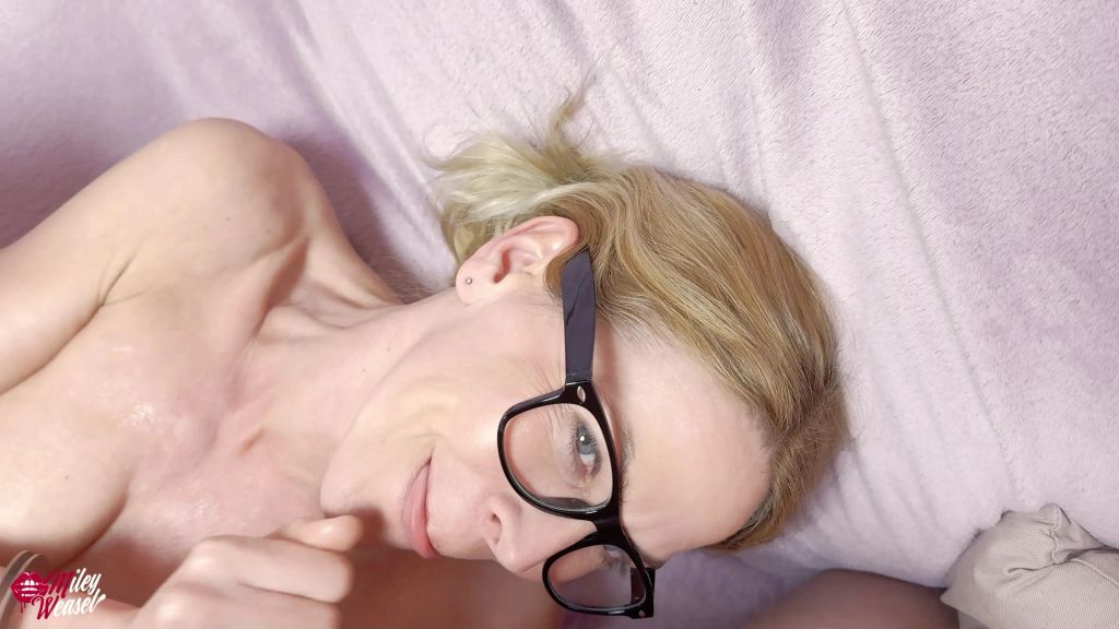 Perverse Gesichtsbesamung für gefesselte Sau !!