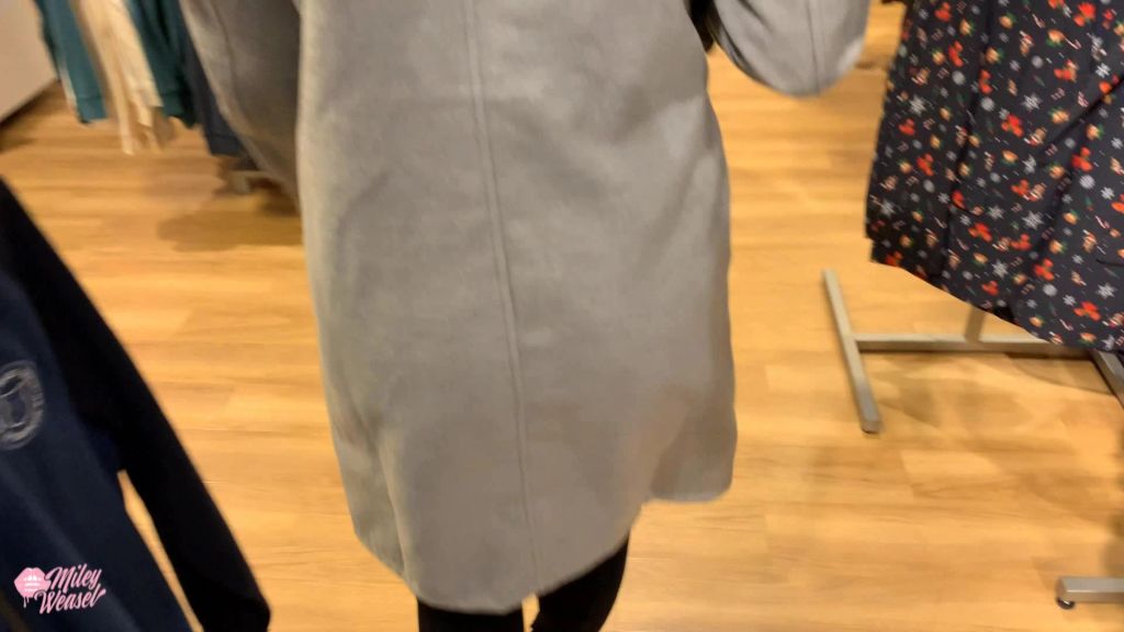sexy foto nr. 6 von Total versaut!! Ferngesteuert Shopping...durfte ich das tun?