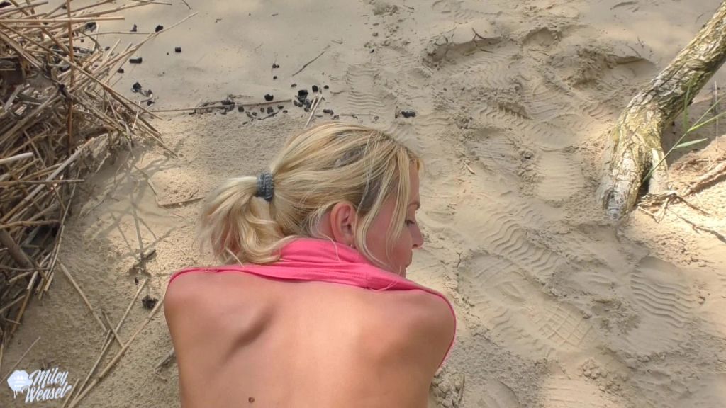 sexy foto nr. 9 von Hoch das Röckchen...rein das Stöckchen...!