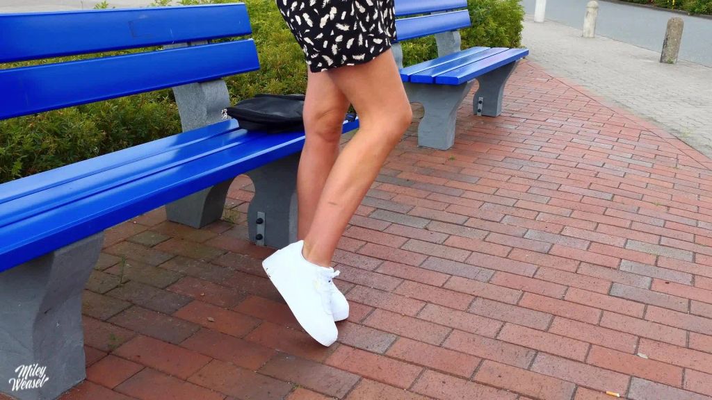 sexy foto nr. 2 von Public !! Auf den Bus gewartet...und ich war so geil !!