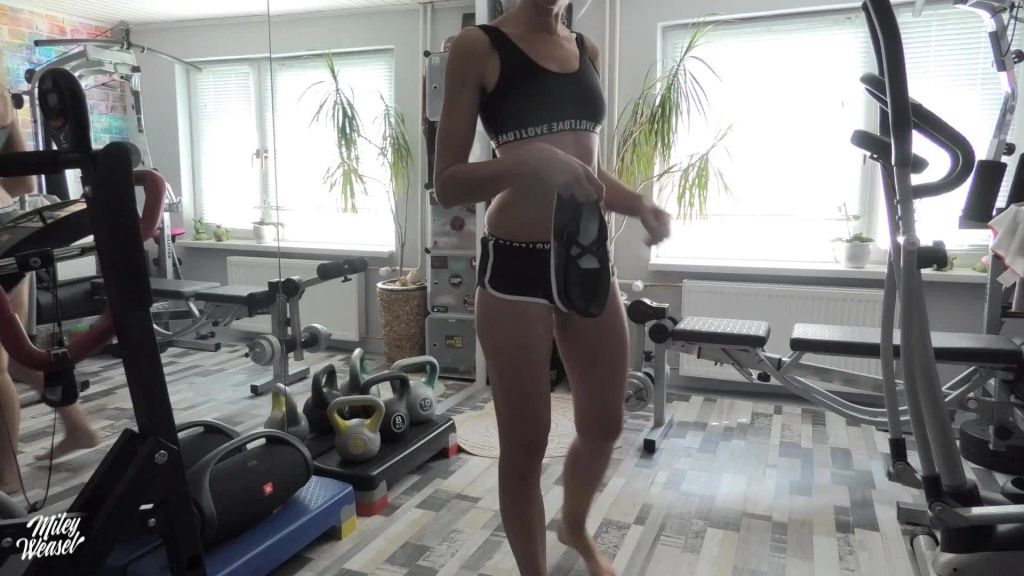 sexy foto nr. 1 von Versaute Sportstunde in süßen Balletschläppchen !!
