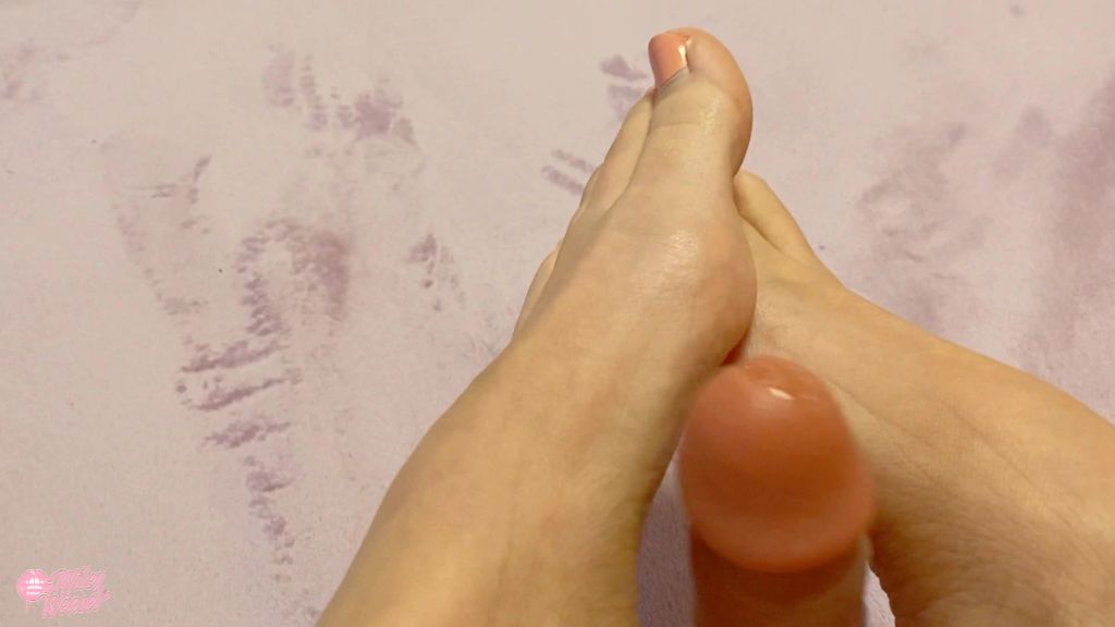 sexy foto nr. 2 von Meine Füße bringen dich zum abspritzen !!