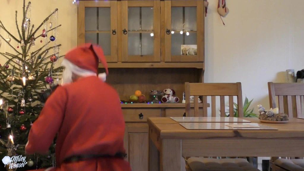 sexy foto nr. 1 von Huch ? Wie kommt der Weihnachtsmann hier rein ?