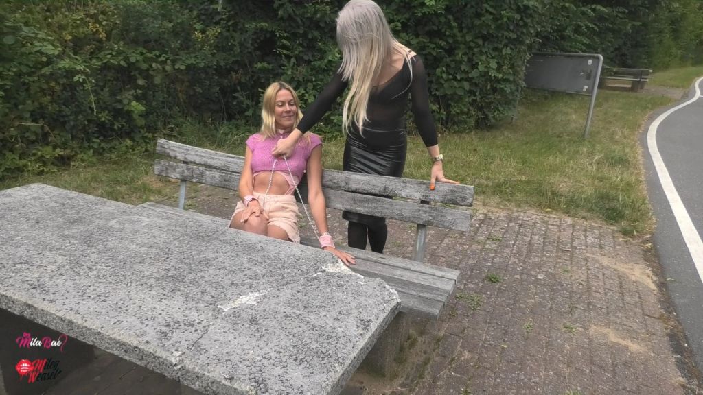Krass...sie nimmt mich mitten auf dem Parkplatz !!