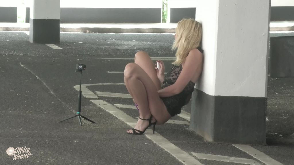 sexy foto nr. 2 von Krasse Aktion...perverser Spanner besamt mich im Parkhaus !!