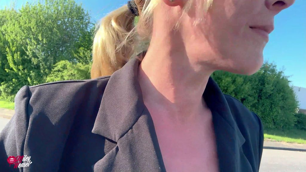 sexy foto nr. 1 von Schau mir in die Augen!! Perverse Straßenschlampe!! Gefessel