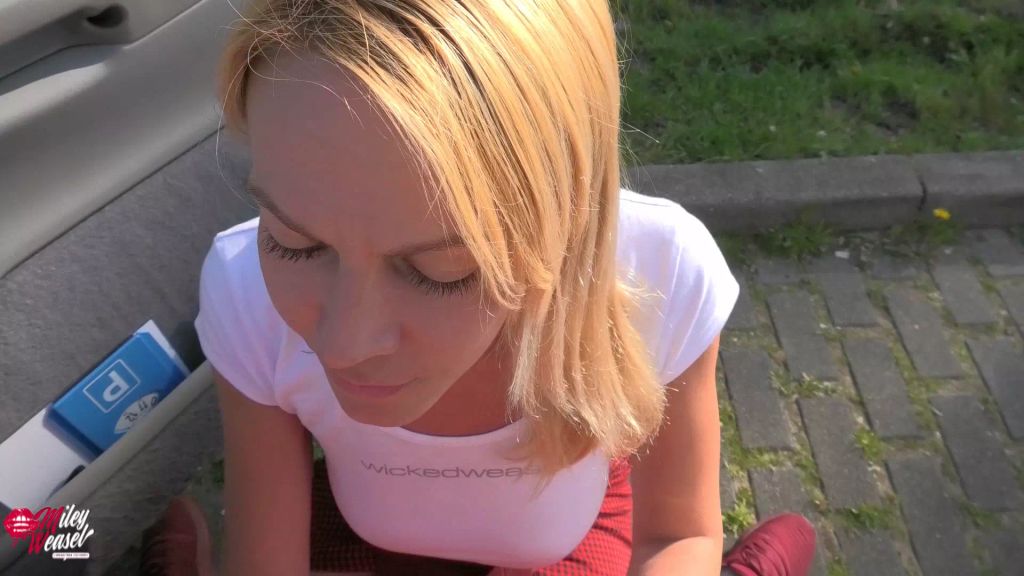 sexy foto nr. 4 von Firmenbitch lässt sich alle Löcher stopfen !!
