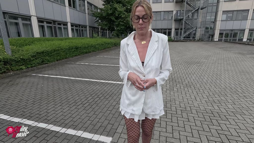 sexy foto nr. 1 von WTF!? Falscher Chauffeur macht mich zu seiner Analschlampe !