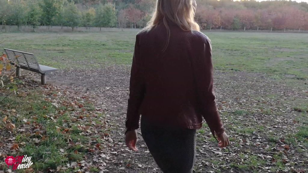 sexy foto nr. 6 von WOW!! Versaute Schlampe...Arschfick im Stadtpark !!