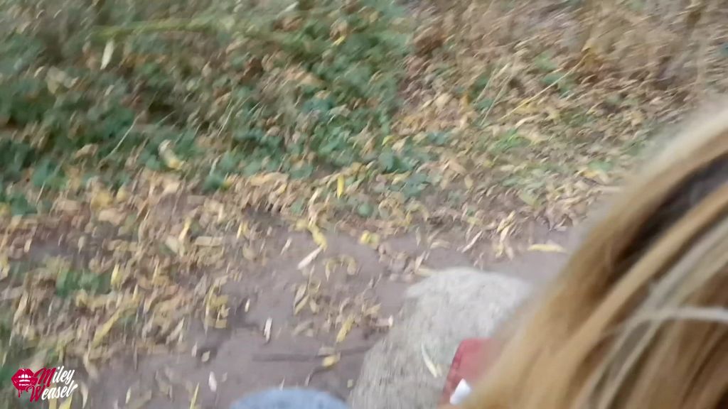 sexy foto nr. 7 von WOW!! Versaute Schlampe...Arschfick im Stadtpark !!