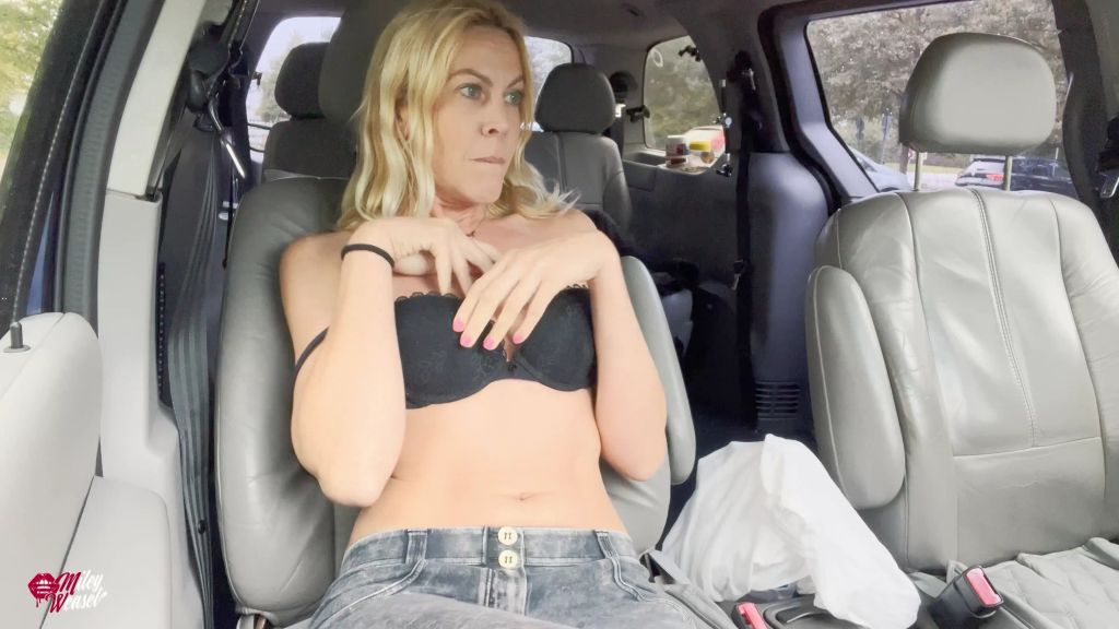 sexy foto nr. 3 von Fuck...allein im Auto auf dem öffentlichen Parkplatz erwisch