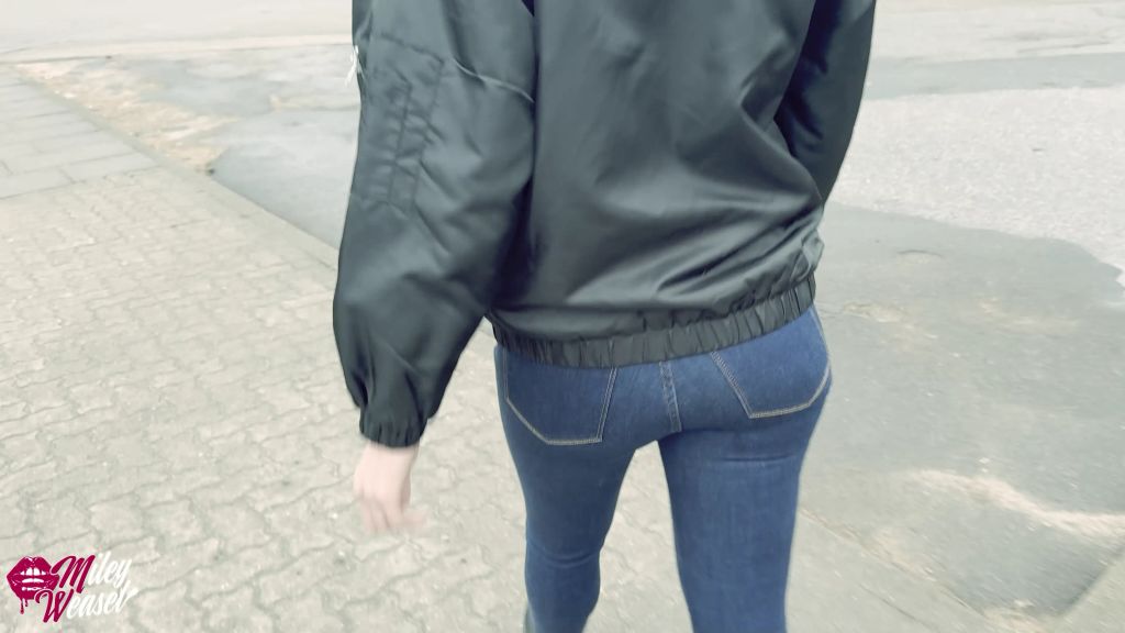 sexy foto nr. 1 von In einer fremden Stadt...Geiler StiefelFick im Hotelbadezimm