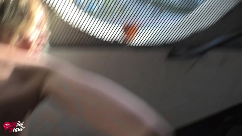 sexy foto nr. 5 von Blonde Parkhausschlampe komplett zugekleistert!!