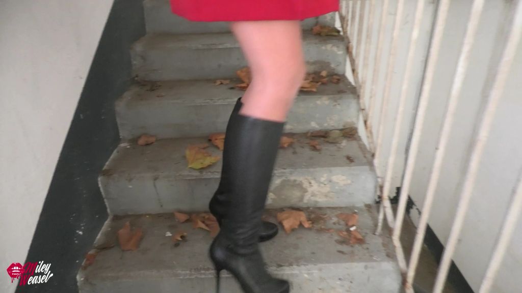 sexy foto nr. 6 von Blonde Parkhausschlampe komplett zugekleistert!!