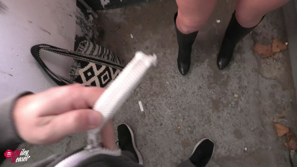 sexy foto nr. 7 von Blonde Parkhausschlampe komplett zugekleistert!!