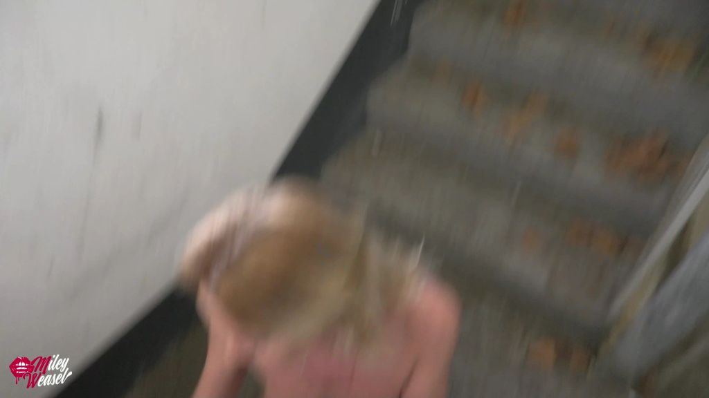 sexy foto nr. 8 von Blonde Parkhausschlampe komplett zugekleistert!!