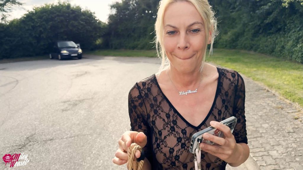 Sexgeile NymphoBlondine lässt sich den Arsch vollpumpen!!