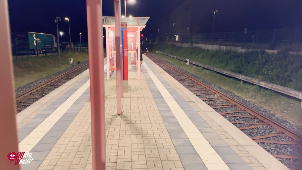 Vorschaubild 1 zum Video „Krass !! Geile Schlampe mitten am Bahnhof gefickt !!!“