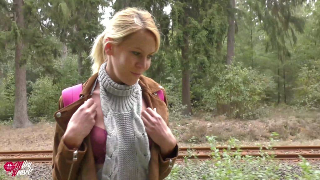 Vorschaubild 3 zum Video „WTF!!Geile blonde Schlampe lässt sich hart  den Arsch ficken“